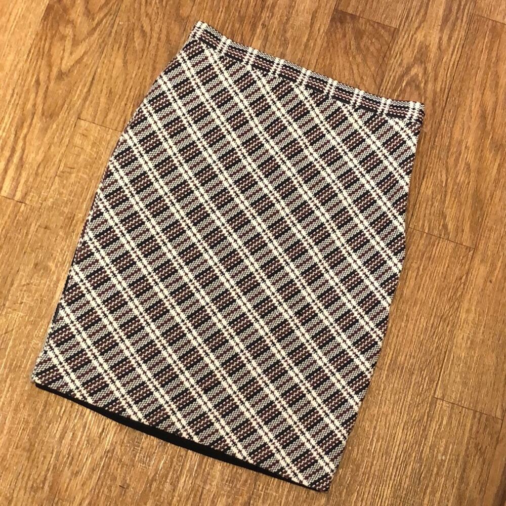 Ann Taylor Cream, Black, and Red Striped Plaid Pencil Skirt Size 6
